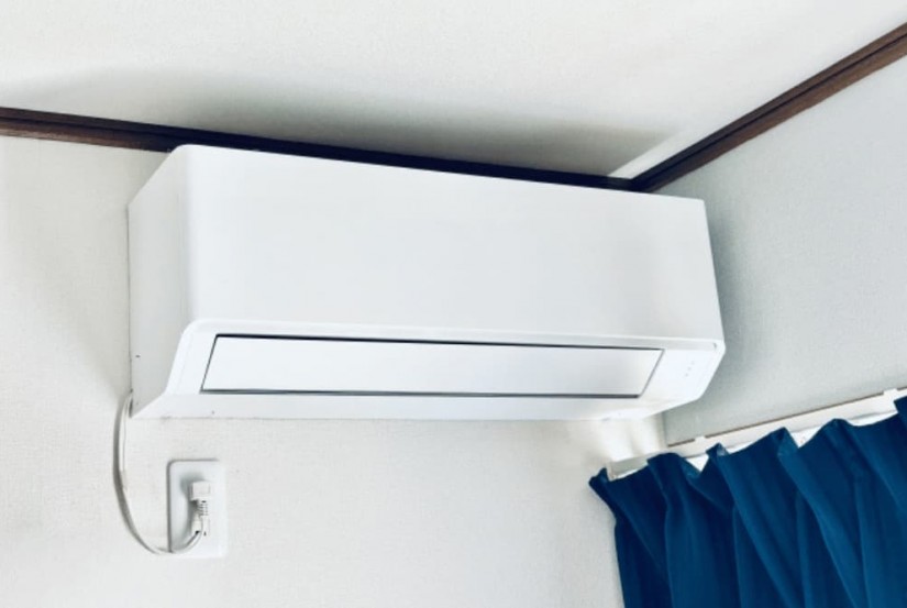 エアコンをつけても部屋が冷えない理由は？対処法や電気代への影響も解説