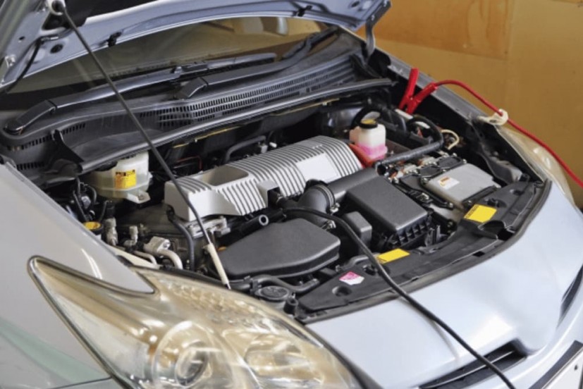 ハイブリッド車のバッテリー上がり対処法｜絶対NGな行動と復旧手順